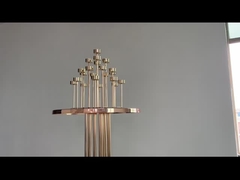 Διακόσμηση δαπέδου γάμου Υψηλό χρυσό ανθοστάσιο με κεντρικό κομμάτι κερατοφύλακα